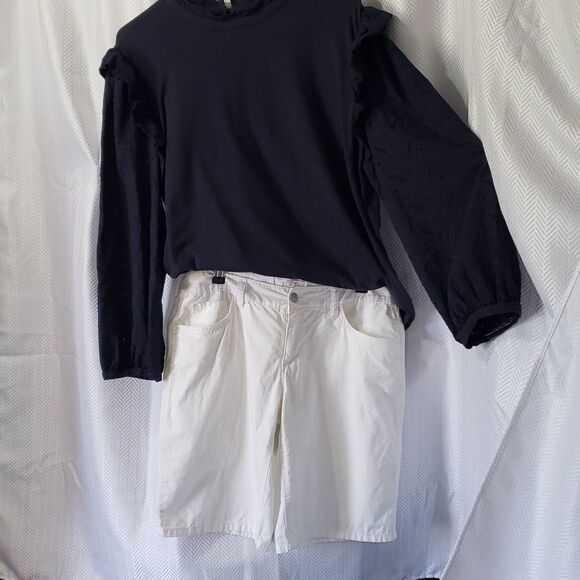 Ann Taylor Loft. White Shorts; Button & Zip Closure; 5 Pockets Size 4. - Picture 1 of 10